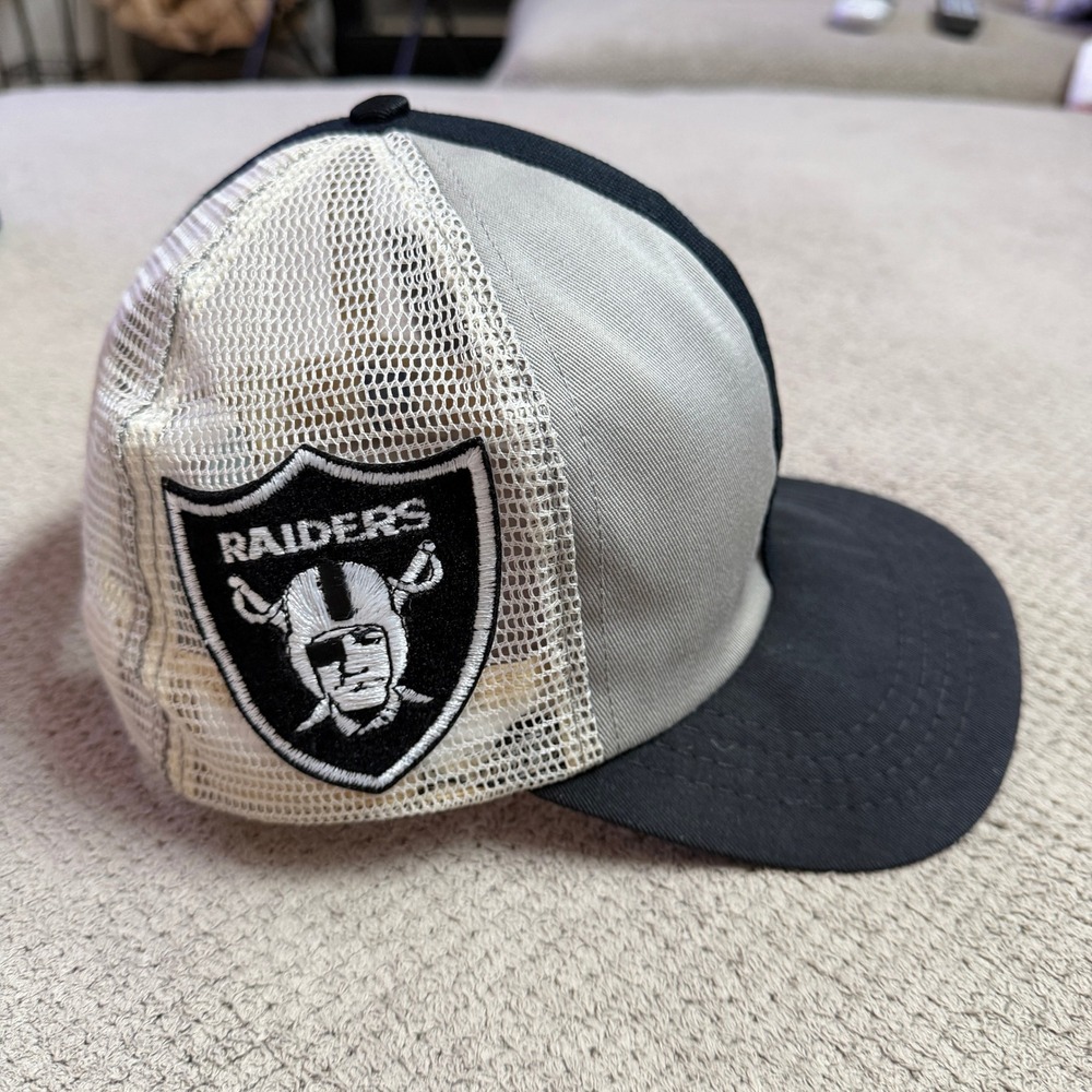 Vintage 1980s Los Angeles Raiders NFL Mesh Trucker Hat Snapback Grey Black Med